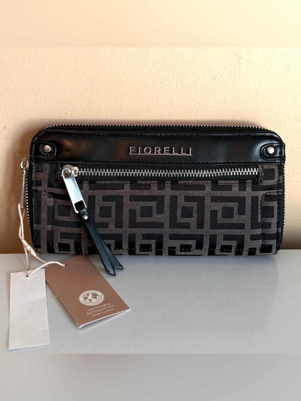 FIORELLI BLACK GRAY GEOMETRIC WALLET ZIP POCKETS MONEY CREDIT CARD SLOTS NWT